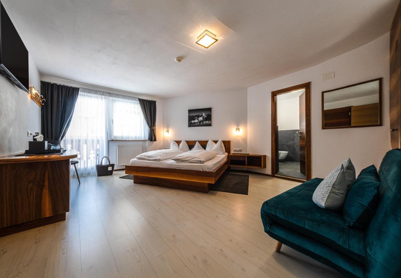 Apartments Sunela เซลวาดีวัลการ์เดนา ภายนอก รูปภาพ