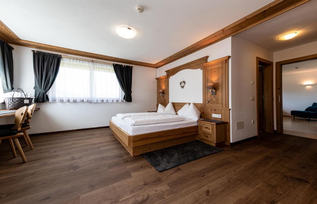 Apartments Sunela เซลวาดีวัลการ์เดนา ภายนอก รูปภาพ