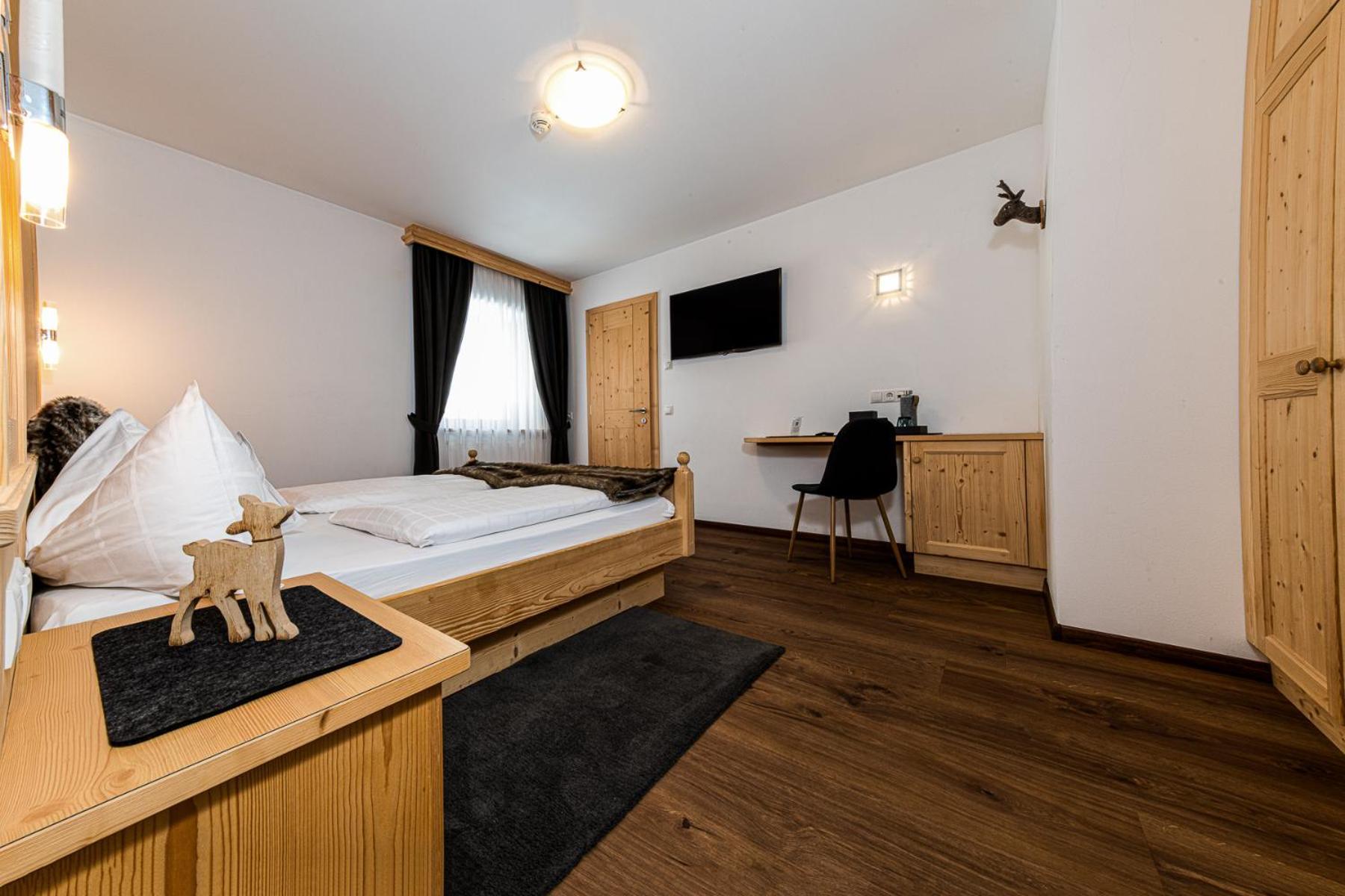 Apartments Sunela เซลวาดีวัลการ์เดนา ภายนอก รูปภาพ