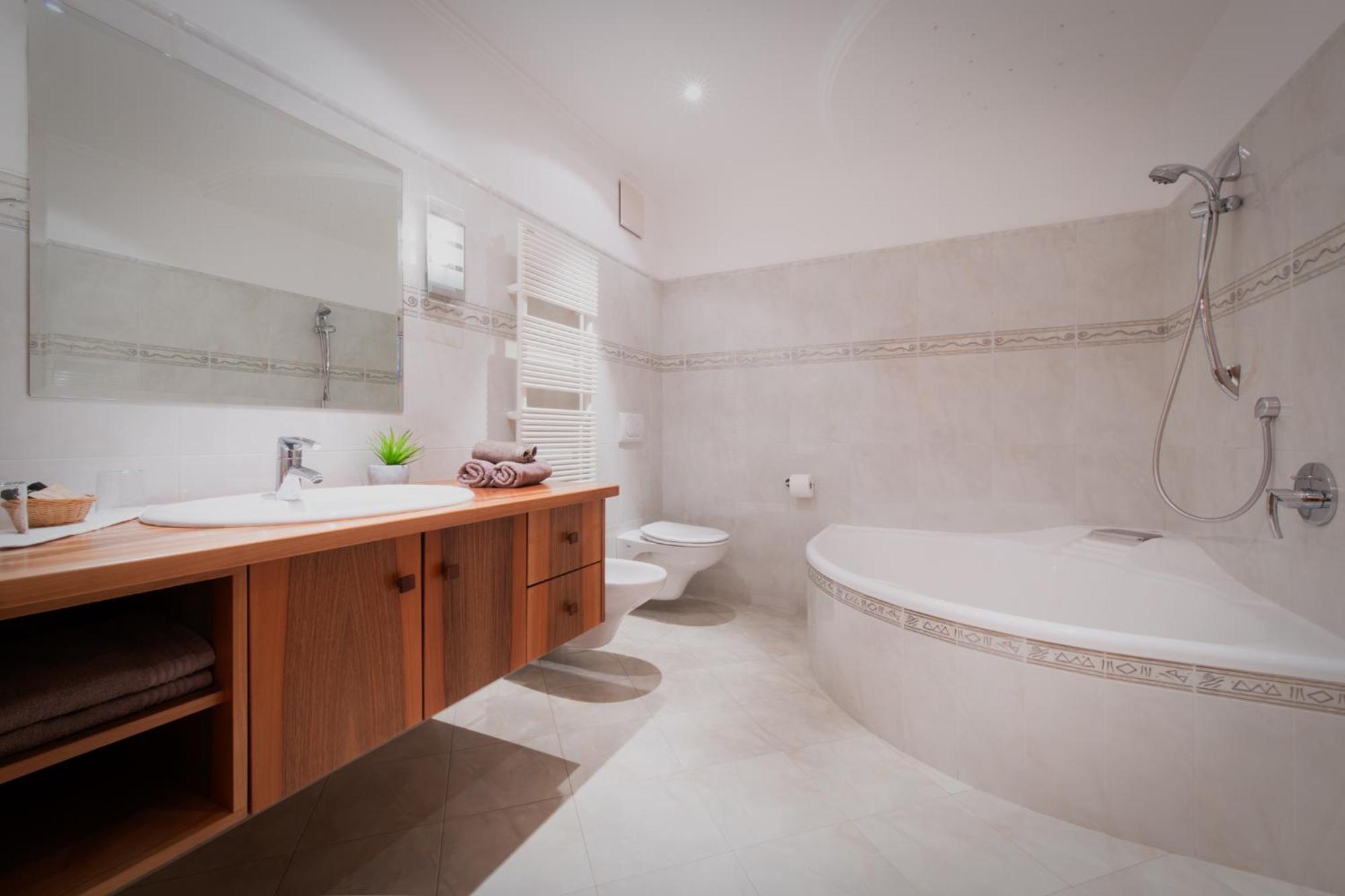 Apartments Sunela เซลวาดีวัลการ์เดนา ภายนอก รูปภาพ