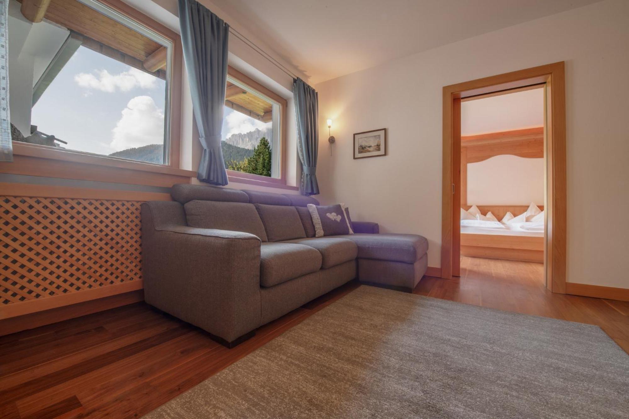 Apartments Sunela เซลวาดีวัลการ์เดนา ภายนอก รูปภาพ