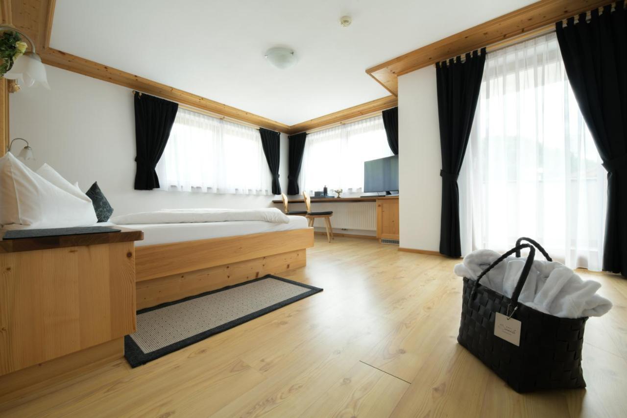 Apartments Sunela เซลวาดีวัลการ์เดนา ภายนอก รูปภาพ