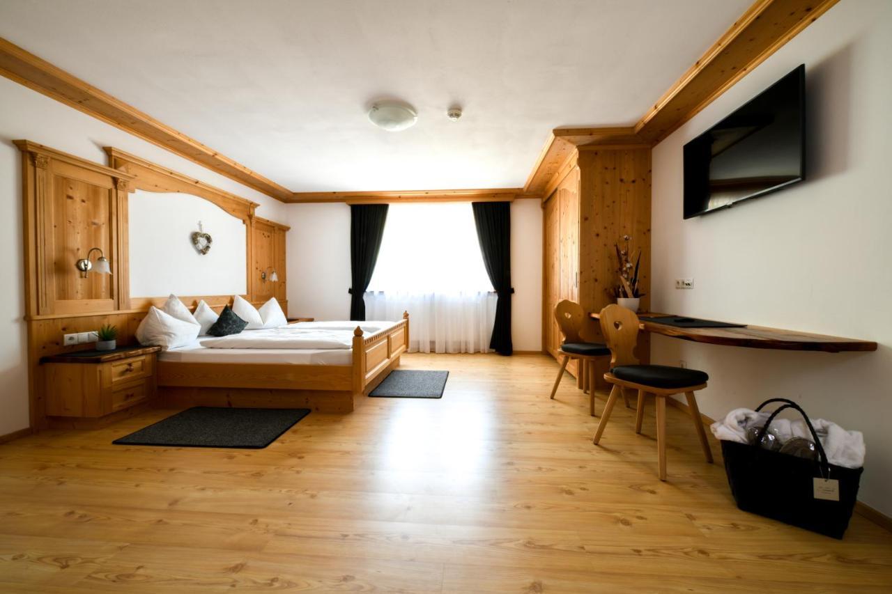 Apartments Sunela เซลวาดีวัลการ์เดนา ภายนอก รูปภาพ
